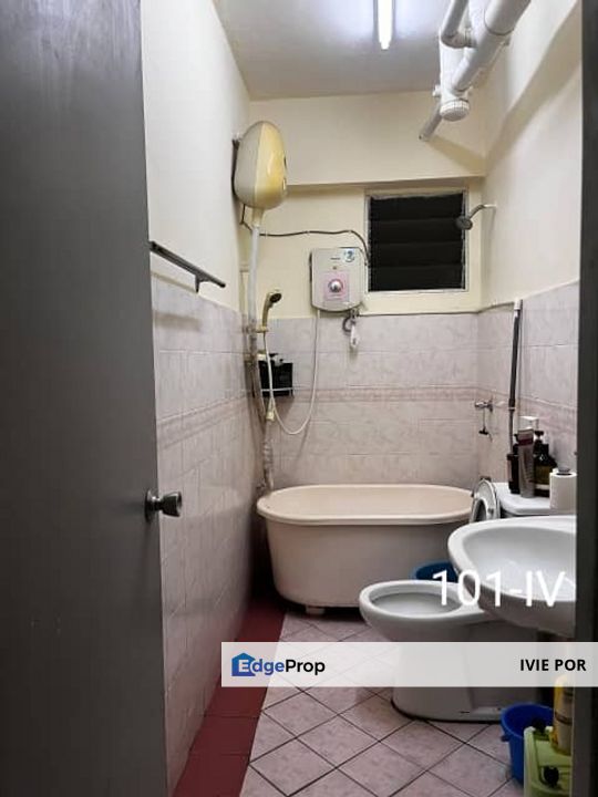 Pelangi Height Klang Apartment For Sale 1140sqft Corner Lot, Selangor, Klang