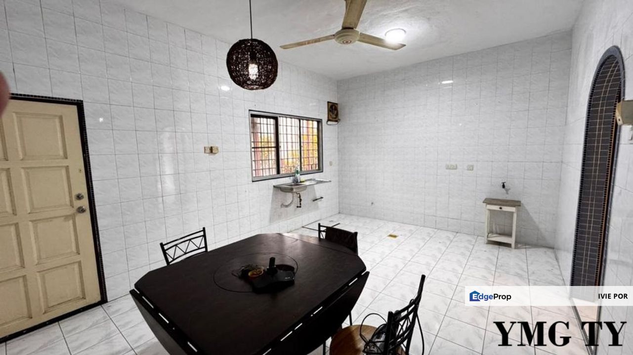 Taman Klang Utama Klang Terraced House For Sale End Lot 18x55 Double Storey, Selangor, Klang