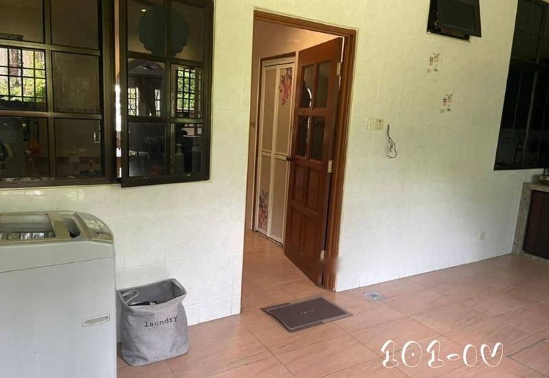 Taman Wangi (Tepi Sungai)