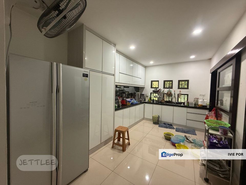 Bandar Bukit Tinggi Klang Semi D For Sale End Lot 3907sqft 2.5 Storey, Selangor, Klang