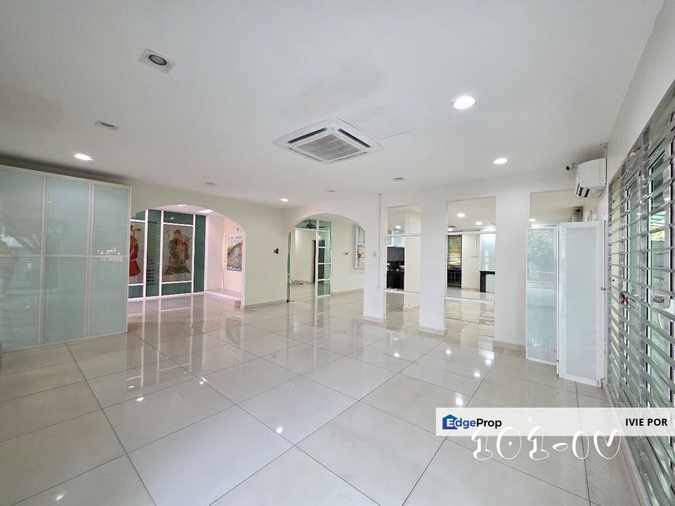 Bandar Bukit Tinggi 2 Klang Semi D For Sale End Lot 5800sqft Double Storey, Selangor, Klang