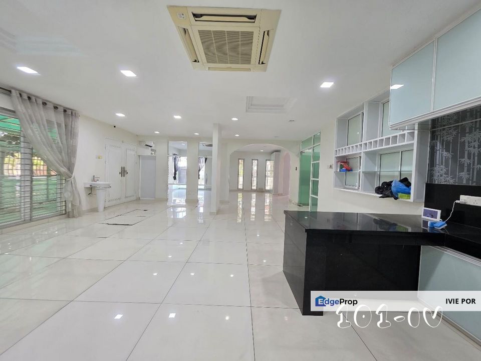 Bandar Bukit Tinggi 2 Klang Semi D For Sale End Lot 5800sqft Double Storey, Selangor, Klang