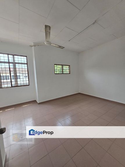 Below Bank Value Newly Refurbished 2 Stry Endlot Kampung Jawa Klang Bukit Tinggi, Selangor, Klang