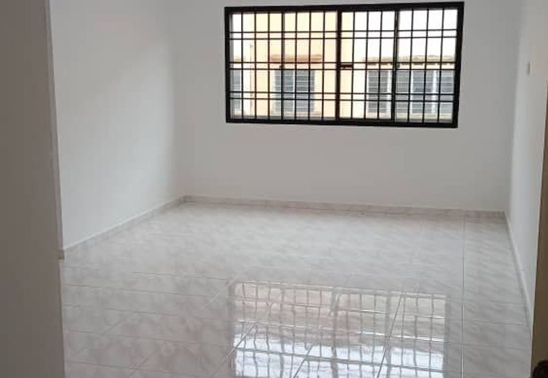 Taman Pulai Utama Flat