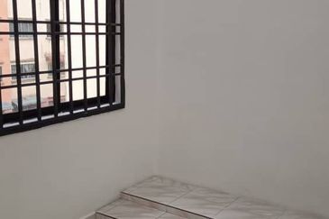 Taman Pulai Utama Flat