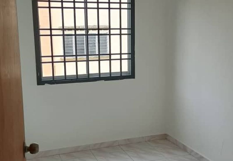 Taman Pulai Utama Flat