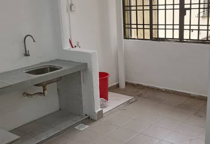 Taman Pulai Utama Flat