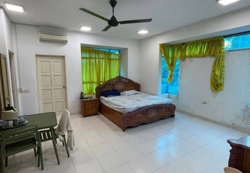 Jalan Setia Tropika 4/12