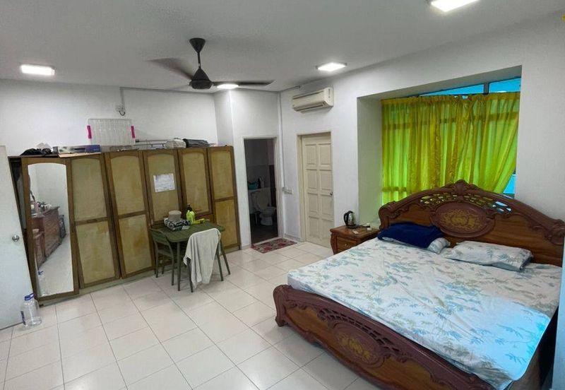 Jalan Setia Tropika 4/12