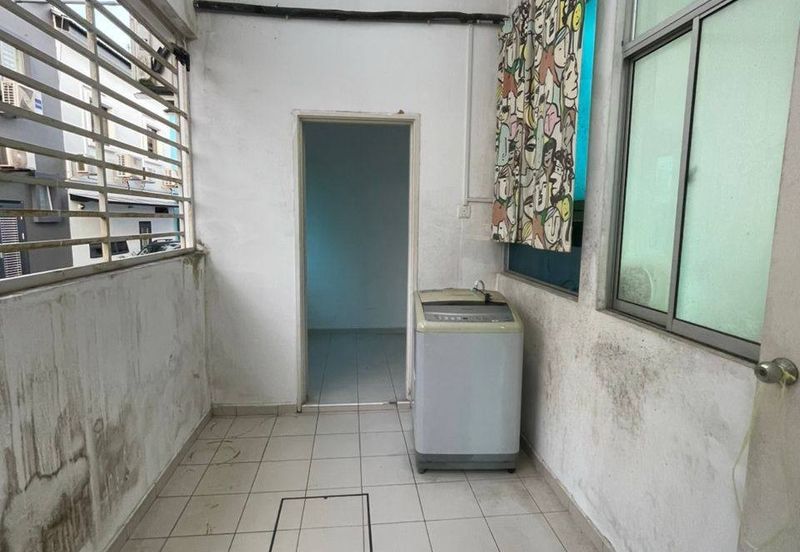 Jalan Setia Tropika 4/12