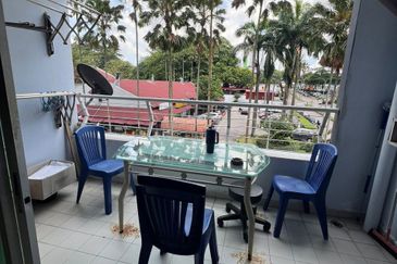 Bistari Impian Apartment @ Larkin