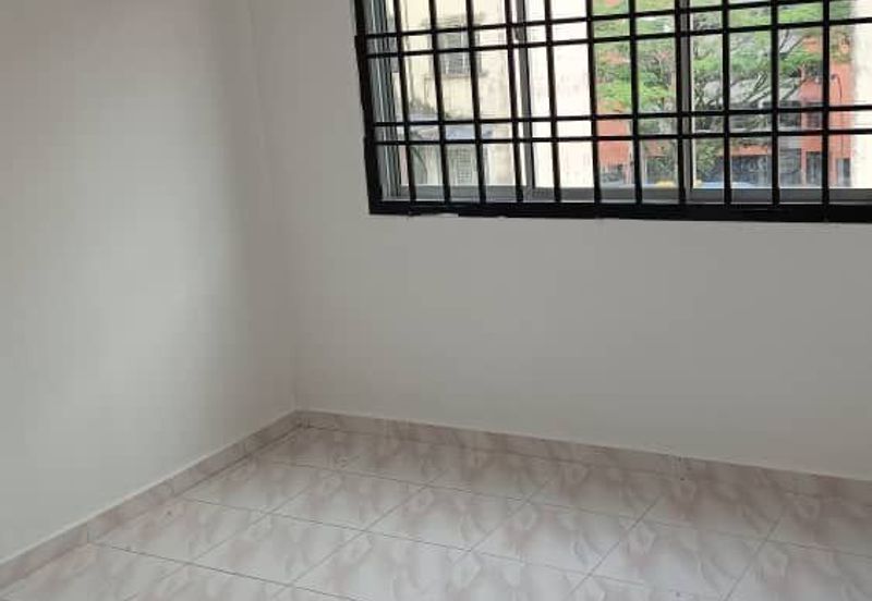 Taman Pulai Utama Flat