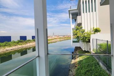 Isola Villa @ Senibong Cove