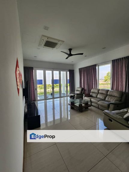 Isola Villa , Johor, Masai