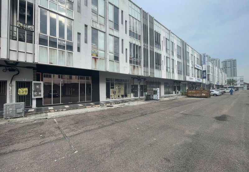 Oasis 2 @ Tropicana Danga Cove