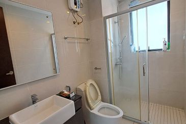 Baypoint @ Country Garden Danga Bay