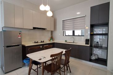 Baypoint @ Country Garden Danga Bay