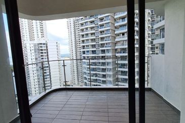 Baypoint @ Country Garden Danga Bay