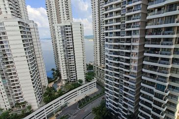 Baypoint @ Country Garden Danga Bay