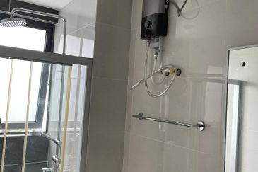 Baypoint @ Country Garden Danga Bay