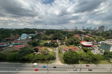 Baypoint @ Country Garden Danga Bay