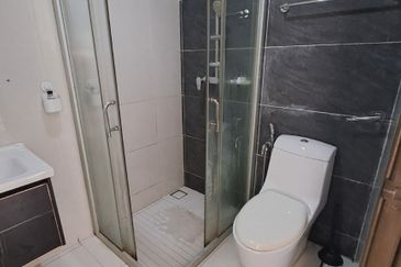 Baypoint @ Country Garden Danga Bay