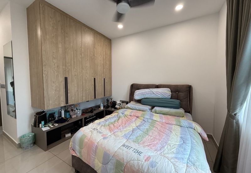 SKS Habitat Apartment, Larkin