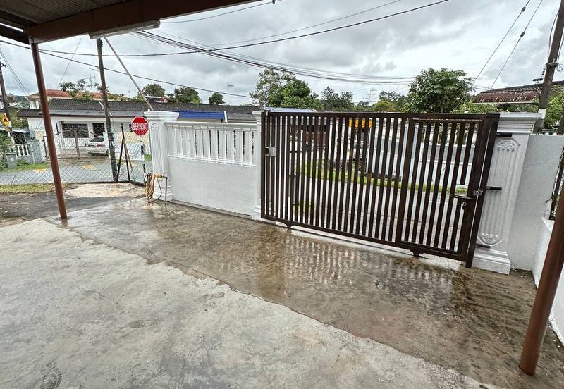 Jalan Bukit Kempas/ 2bed 1bath/ Corner Lot/ Cheapest