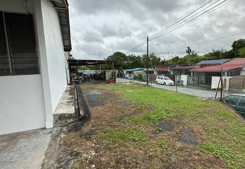 Jalan Bukit Kempas/ 2bed 1bath/ Corner Lot/ Cheapest