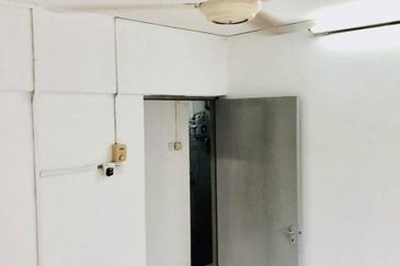 Taman Daya Flat/ 3bed 2bath/ Good Condition/ Cheapest/ Hot Area