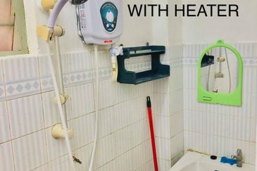 Taman Daya Flat/ 3bed 2bath/ Good Condition/ Cheapest/ Hot Area