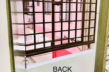 Taman Daya Flat/ 3bed 2bath/ Good Condition/ Cheapest/ Hot Area