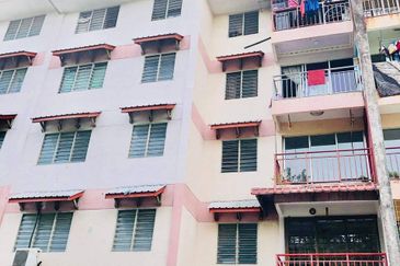 Taman Daya Flat/ 3bed 2bath/ Good Condition/ Cheapest/ Hot Area