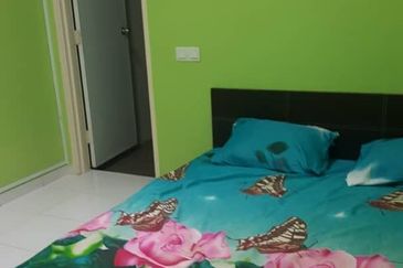 Setia Tropika/ 2 Storey/ Edl/ 4bed 4bath/ 20x70/ Hot Area/ Cheapest