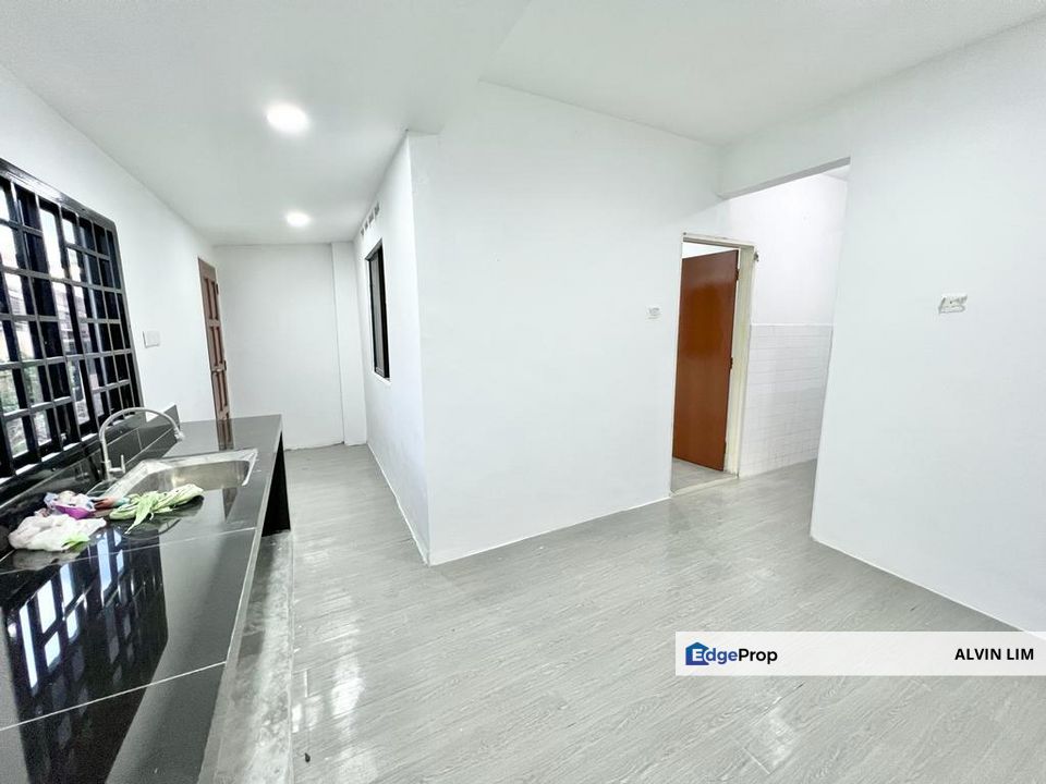 Jalan Dataran Taman Kempas/ Rare Unit/ 20x91sqft/ Renovated/ Fullloan, Johor, Johor Bahru