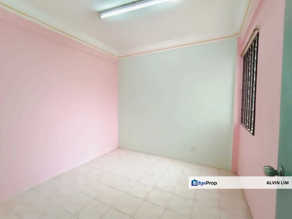 Seri Alam/ Sri Delima Flat Level 2 /Masai /Fully Renovated/ Cheapest, Johor, Masai