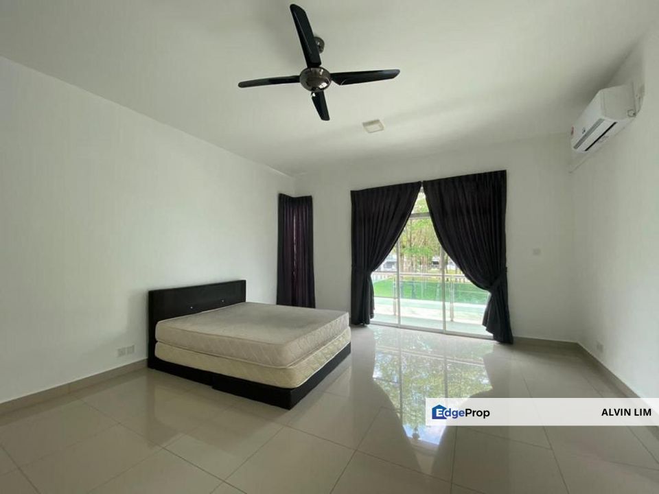 Senibong Villa Double Storey Semi D/ Masai/ 5bed 5bath/ Cheapest, Johor, Masai