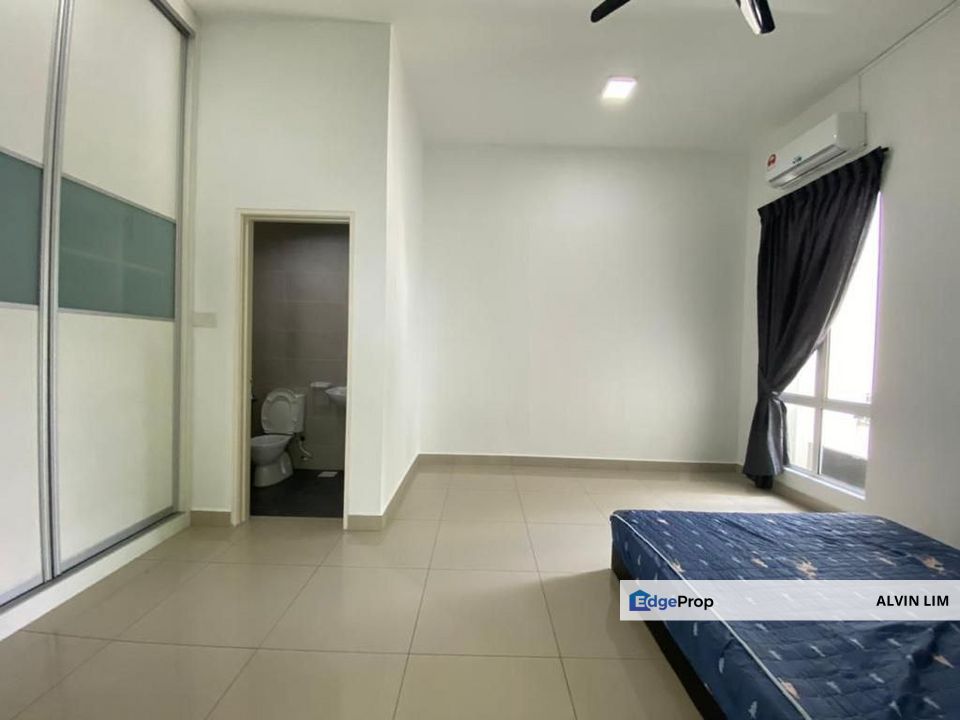 Senibong Villa Double Storey Semi D/ Masai/ 5bed 5bath/ Cheapest, Johor, Masai