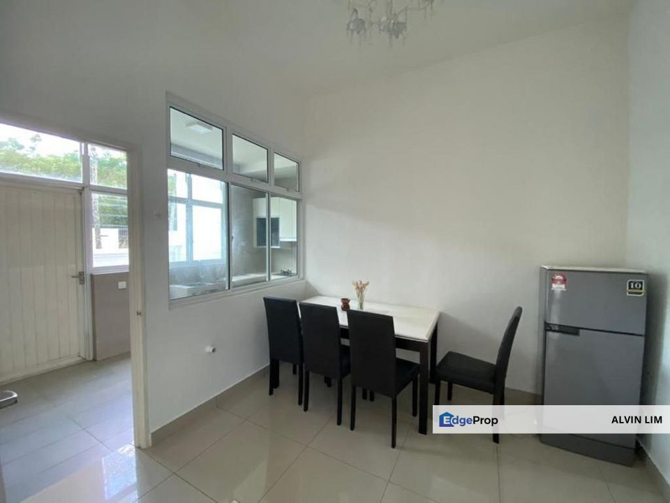 Senibong Villa Double Storey Semi D/ Masai/ 5bed 5bath/ Cheapest, Johor, Masai