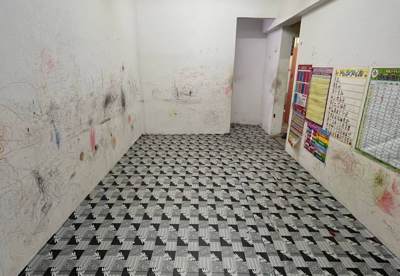 Jalan Enau Taman Daya Flat Level 2/ 3bed 2bath/ Cheapest/ Hot Area