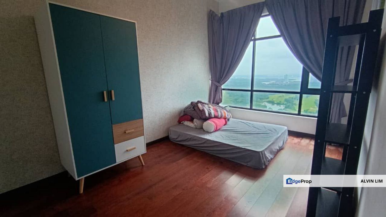 Molek Regency/ Near Ciq/ 4bed 3bath/ Good Condition/ Cheapest, Johor, Johor Bahru