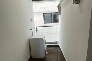 Baypoint @ Country Garden Danga Bay