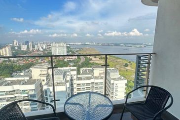 Baypoint @ Country Garden Danga Bay