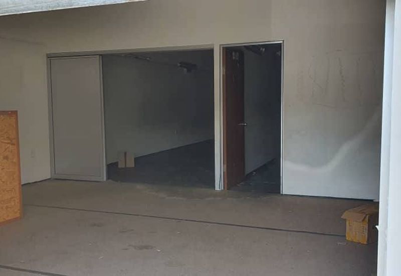 Kempas Utama 2 Storey/ Shop Lot/ Ground Floor/ 25x80/ Cheapest