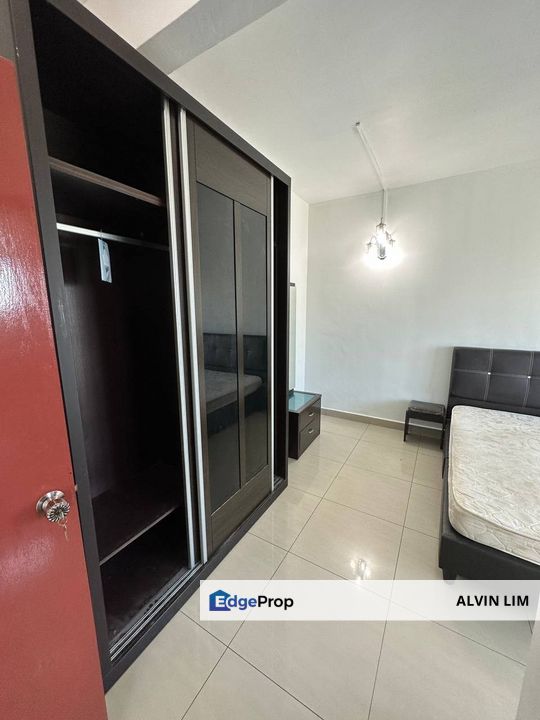 Suriamas Suites/ Near Ciq/ 3bed 2bath/ Good Condition/ Cheapest, Johor, Johor Bahru