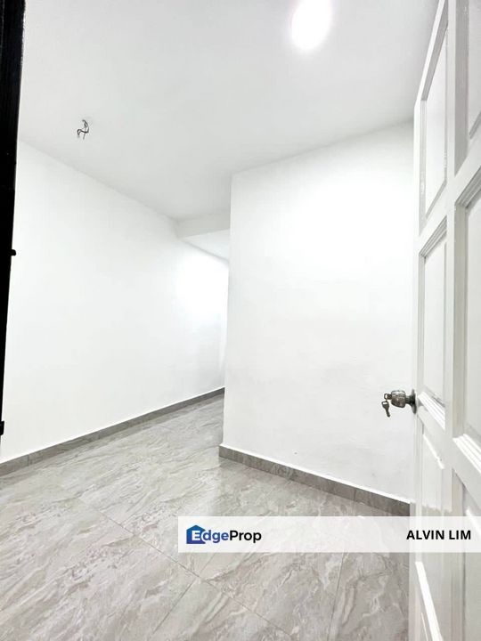 Taman Desa Cemerlang/ Double Storey/ 4bed 3bath/ Renovated/ G&G, Johor, Ulu Tiram