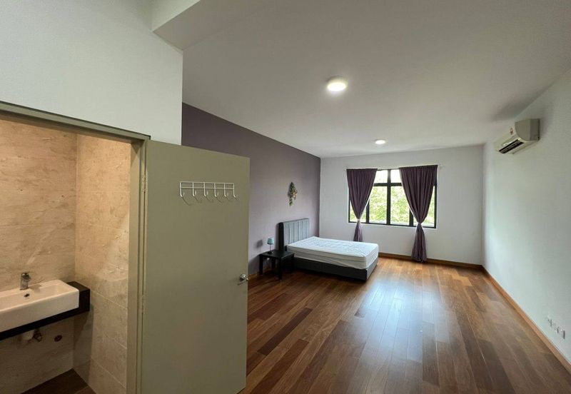 Taman Laguna Heights