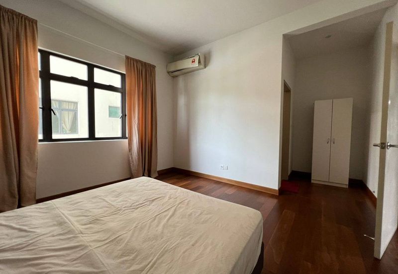 Taman Laguna Heights