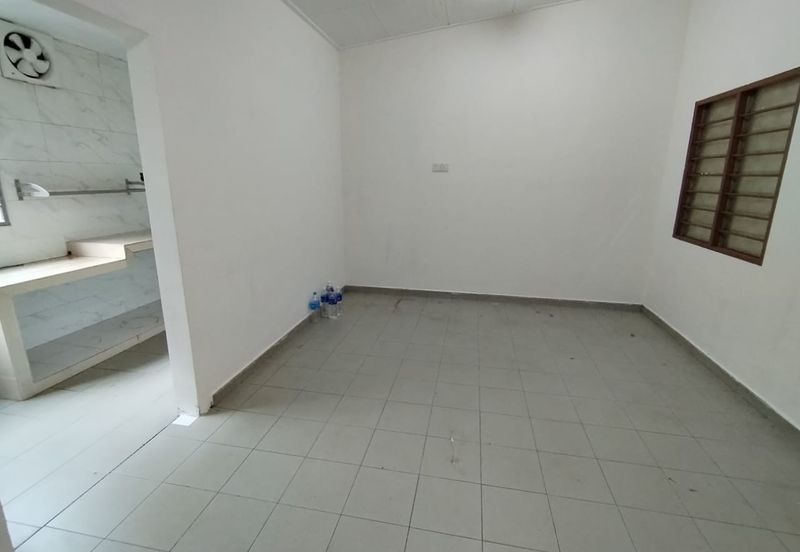 Jalan Ledang Taman Johor/ Single Storey/ 22x80/ 3bed 2bath/ Cheapest