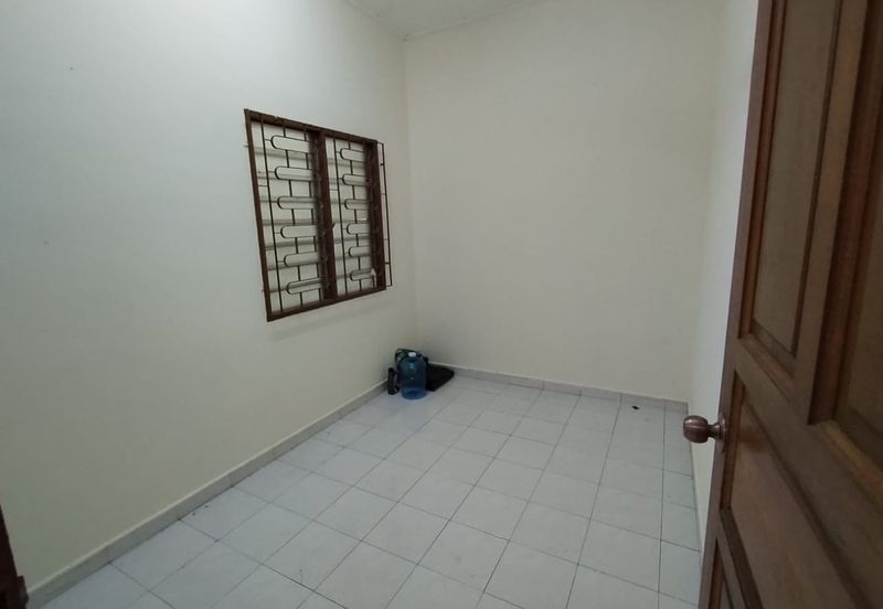 Jalan Ledang Taman Johor/ Single Storey/ 22x80/ 3bed 2bath/ Cheapest